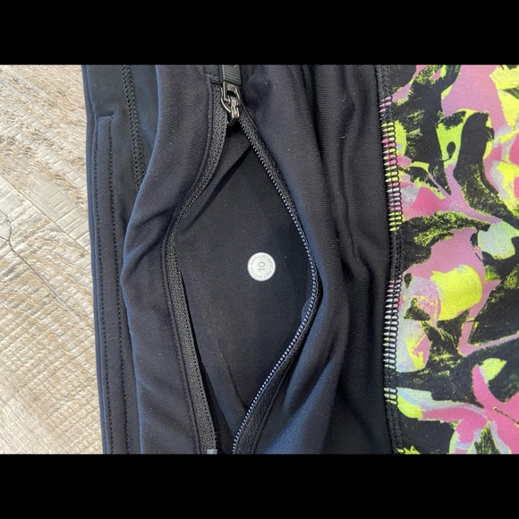 Lululemon shorts 4”. Size 10 - Picture 3 of 3